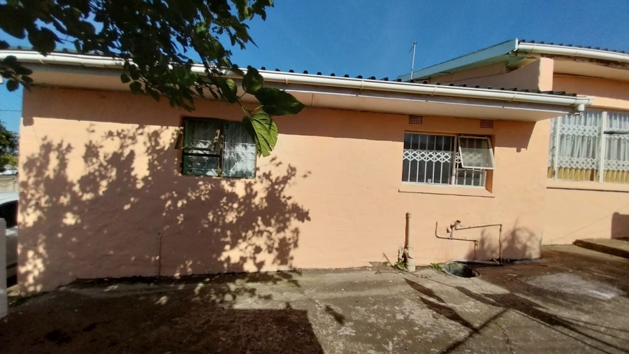 8 Bedroom Property for Sale in Greenfields Eastern Cape